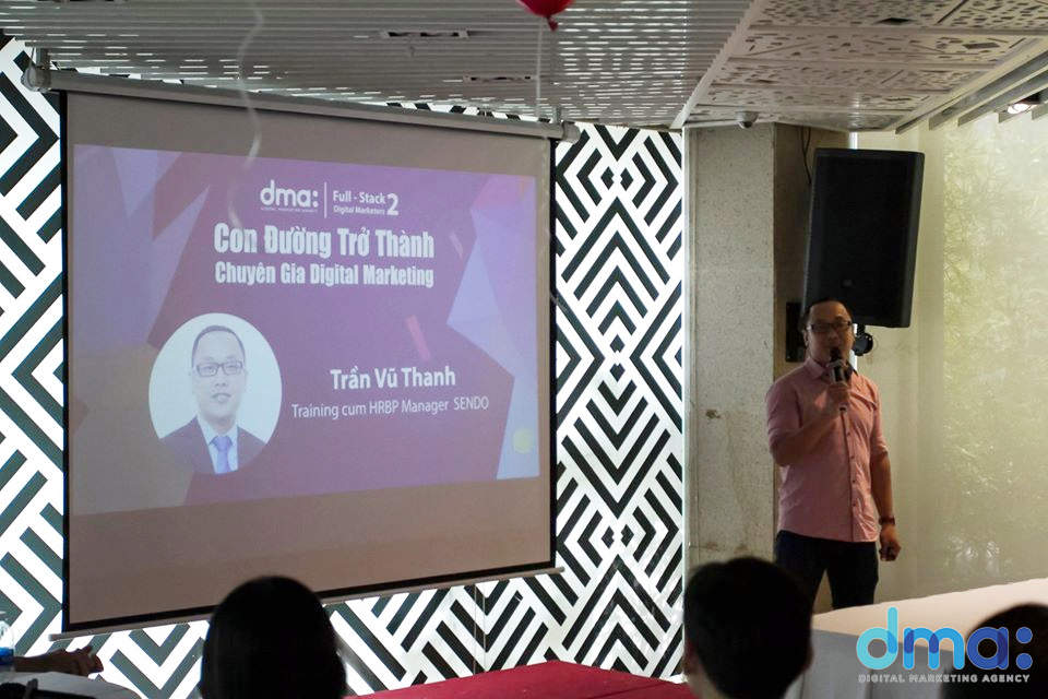 Anh Trần Vũ Thanh chia sẻ trong event Con Đường Trở Thành Chuyên Gia Digital Marketing